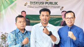 Prof. Assoc. Dr. Kiswanto, S.H., S.E., S.Pd., M.H., M.A.P., Makun Kurniawan,SH ,MH dan Entis Sumantri,SH. Foto: BantenPos.id