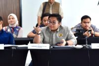 Anggota DPR RI dari Fraksi Partai Gerindra, Kawendra Lukistian saat rapat di Sub Holding Pelindo Terminal Petikemas, Surabaya, Jawa Timur pada Jumat (21/3/25). Foto: Agung Winarto 