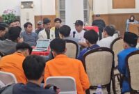 Gubernur Banten Andra Soni saat Urun Rembuk Bersama BEM Se-Banten di Gedung Negara Pendopo Gubernur Banten. Foto: BantenPos.id