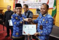 Pj Sekda Banten Nana Supiana saat memberikan arahan pada Forum Satu Data Indonesia (SDI) Provinsi Banten di Aula Badan Perencanaan Pembangunan Daerah (Bappeda) Provinsi Banten. Foto: ist