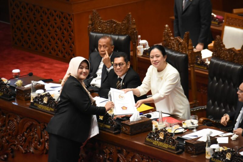 Anggota DPR RI Fraksi Partai Gerindra Annisa M.A. Mahesa saat Rapat Paripurna Penutupan Masa Sidang III Periode 2025-2026 yang digelar di Kompleks Parlemen, Senayan, Selasa (27/5). Foto: Imam DJM