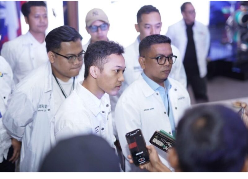 Raka Aditiya Pratama Ketua Bepro Banten, bersama Gubernur Banten Andra Soni. Foto:ist