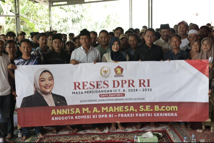 Anggota Komisi XI DPR RI Fraksi Partai Gerindra, Annisa Mahesa, Bersama masyarakat. Foto: ist