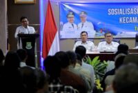 Wali Kota Tangerang H. Sachrudin bersama Ketua RT dan RW se-Kecamatan Tangerang. Foto: ist