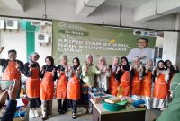 Ketua Umum Gebrakan Anak Negeri, Evie Sofia bersama peserta Workshop. Foto: ist