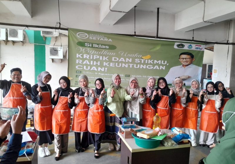 Ketua Umum Gebrakan Anak Negeri, Evie Sofia bersama peserta Workshop. Foto: ist