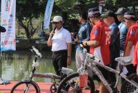 Wali Kota Tangerang Sachrudin saat Membuka Turnamen Mancing Merdeka yang digelar di Danau Kalpataru, Banjar Wijaya, Cipondoh. Foto: ist