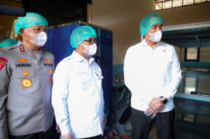 Gubernur Banten Andra Soni saat menghadiri peresmian Satuan Pelayanan Pemenuhan Gizi (SPPG) Badan Narkotika Nasional (BNN) Karya Padarincang Bersinar di Kampung Cigadel, Desa Curug Goong, Kecamatan Padarincang, Kabupaten Serang. Foto: ist
