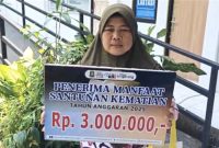 Salah satu warga penerima manfaat santunan kematian. Foto: Ist