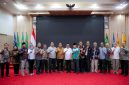 Gubernur Banten Andra Soni usai diskusi bersama jajaran pengurus Lembaga Kerja Sama (LKS) Tripartit di Pendopo Gubernur Banten, KP3B, Kota Serang. Foto: ist