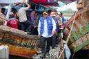 Gubernur Banten Andra Soni turun langsung ke perairan Kabupaten Tangerang untuk berdialog dengan para nelayan. Foto: Ist
