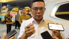 Gubernur Banten Andra Soni mengingatkan seluruh kepala desa (kades) dan perangkat desa di wilayahnya untuk tidak melakukan flexing atau pamer harta di media sosial. Sikap tersebut dapat menimbulkan persepsi buruk dari masyarakat. Foto: Ist