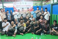 Jajaran Polsek Neglasari Tangerang bersama warga Kedaung baru. Foto: ist