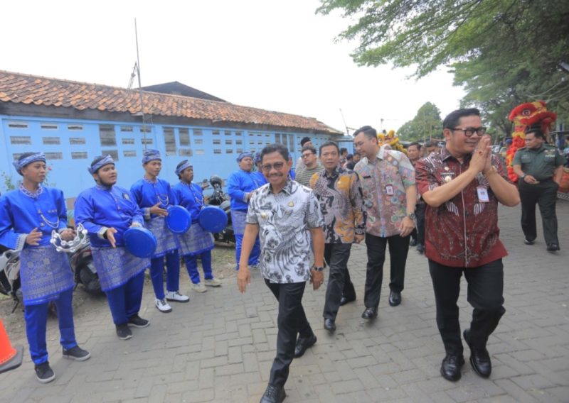 Wali Kota dan Wakil Wali Kota Tangerang Sachrudin-Maryono didampingi Forkopimda dan Kepala Disbudpar Boyke Urif Hermawan saat Pembukaan Festival Pintu Air 10 Kota Tangerang. Foto: ist