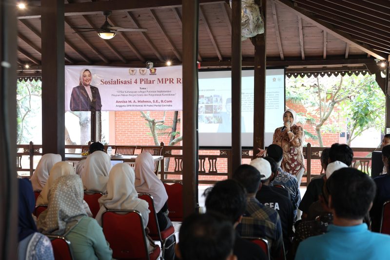 Anggota DPR RI sekaligus anggota MPR RI dari Partai Gerindra, Annisa MA Mahesa, melaksanakan kegiatan Sosialisasi 4 Pilar Kebangsaan bersama para relawan dan simpatisan Gerindra dari Kecamatan Curug, Kota Serang. Foto: Imam 