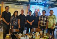 Herni Wulung bersama para tokoh insan pers Tangerang. Foto: ist