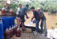 Banksasuci Foundation larutkan 20 ton ECO Enzym. Foto: BantenPos.id