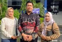 Yulianah Dewi (37), secara resmi melaporkan dugaan tindak pidana memasuki pekarangan tanpa izin ke Polda Metro Jaya. Foto: ist