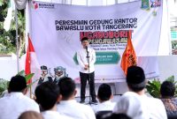Ketua Bawaslu Kota Tangerang Kamarullah saat memberikan sambutan pada peresmian kantor Bawaslu. Foto: ist