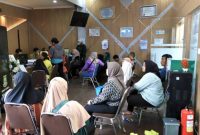 Situasi antrean pengurusan reaktivasi PBI-JKN, di kantor Dinsos Kota Tangerang. Foto: ist