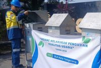 Petugas Lab melakukan sampel pengujian di Kantor Kecamatan Cibodas, Kota Tangerang. Foto: ist