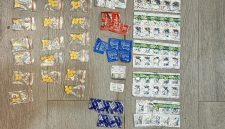Bukti yang berhasil diamankan antara lain 58 butir tramadol, 97 butir Exymer, 21 butir alprazolam, 6 butir rixlona, uang tunai sebesar Rp. 118.000 yang diduga hasil penjualan. Foto: ist