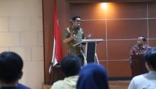 Wakil Wali Kota Tangerang Maryono Hasan memberikan sambutan dalam kegiatan Rapat Koordinasi Gugus Tugas Kota Layak Anak di Aula Gedung Cisadane, Kec. Karawaci, Kota Tangerang, Provinsi Banten, Kamis (2/4/26). Foto: ist