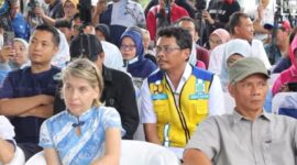 Plt. Kepala Balai Besar Wilayah Sungai (BBWS) Ciliwung Cisadane, Ahmad Victor Samodra saat mendengarkan Arahan Menko Infras, Agus Harimurti Yudhoyono. Foto: ist