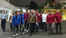 Wakil Presiden (Wapres) Gibran Rakabuming usai melaksanakan salat Magrib berjamaah di Masjid Baiturrahman, Sekretariat Wakil Presiden (Setwapres), Jalan Kebon Sirih Nomor 14, Jakarta Pusat. Foto: ist
