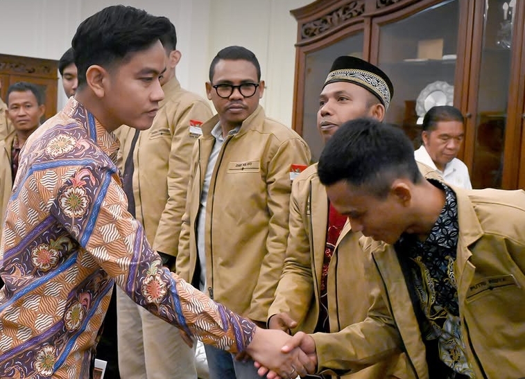 Wakil Presiden Gibran Rakabuming Raka saat menerima jajaran Pengurus Besar Ikatan Alumni Badan Eksekutif Mahasiswa (IKA BEM) Nusantara di Istana Wakil Presiden, Jakarta. Foto: ist