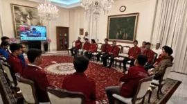 Wakil Presiden Gibran Rakabuming Raka saat menerima dan berdialog langsung dengan 15 perwakilan mahasiswa di Istana Wakil Presiden, Jakarta. Foto: ist