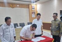 Wali Kota Serang, Budi Rustandi, saat melantik tiga pejabat Pimpinan Tinggi Pratama (Eselon II) di lingkungan Pemerintah Kota (Pemkot) Serang. Foto: Ist
