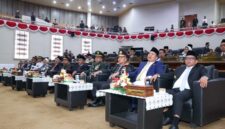 Gubernur Banten Andra Soni saat Rapat Paripurna Istimewa untuk mendengarkan Pidato Kenegaraan Presiden Republik Indonesia Prabowo Subianto dalam rangka Sidang Tahunan MPR RI serta Sidang Bersama DPR RI dan DPD RI di Gedung DPRD Provinsi Banten, Kota Serang. Foto: Ist
